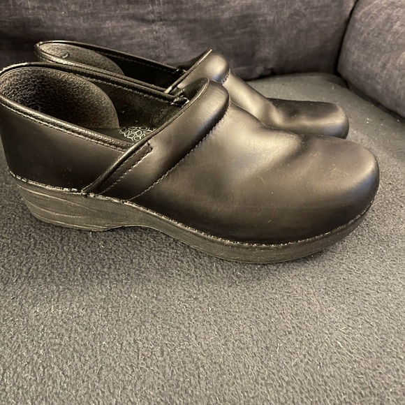 Dankso size 41 solid black clogs - Picture 3 of 3